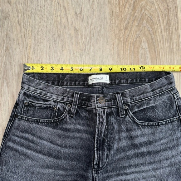 Abercrombie & Fitch Mid Rise Boyfriend Shorts - Black Distressed - Size 27/4 - Picture 4 of 5